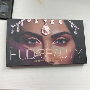 Huda beauty desert dusk palette